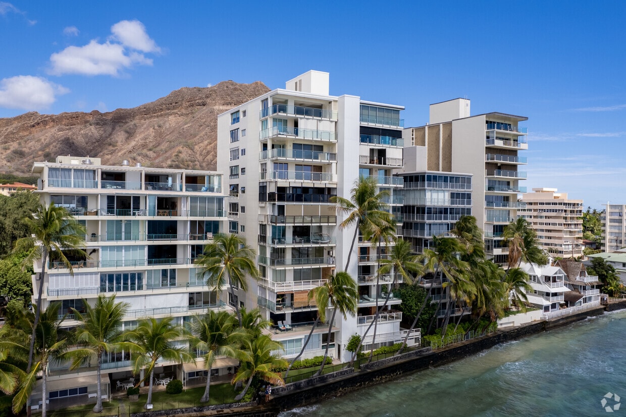 Primary Photo - 3003 Kalakaua Ave
