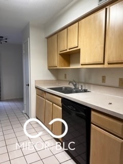 Building Photo - 5522 Greenview Dr