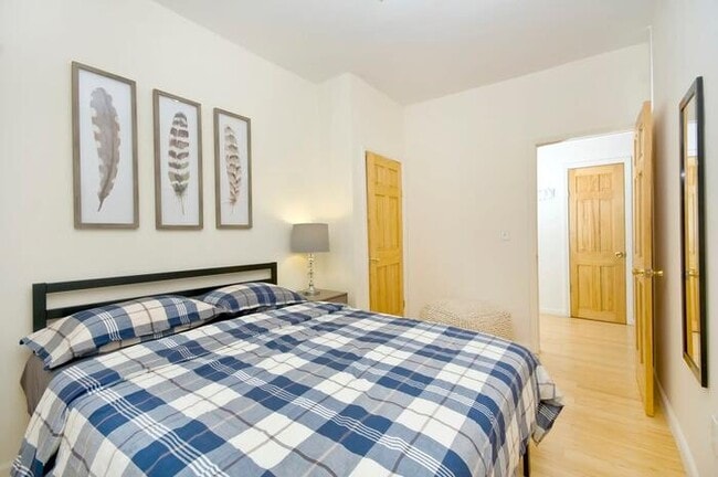 Building Photo - 102-1A Best Value 2BR Apt Near Central Park