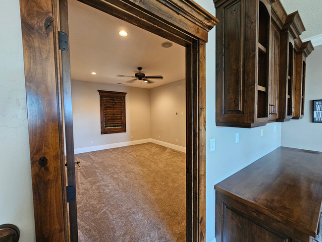 Foto del edificio - 738 Deer Hollow Rd
