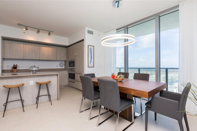 Building Photo - Season Rent at Hyde Beach 2/2