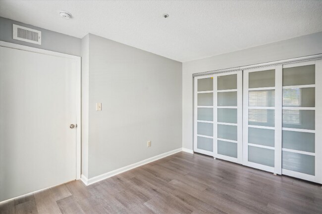 Foto del edificio - 14102 Yardarm Way