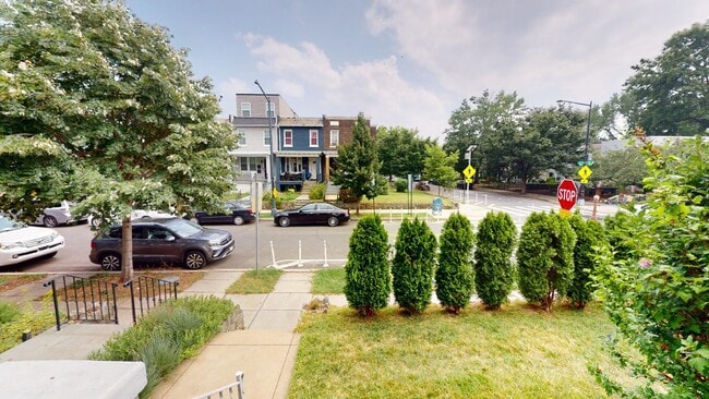 Photo - 1700 D St SE House