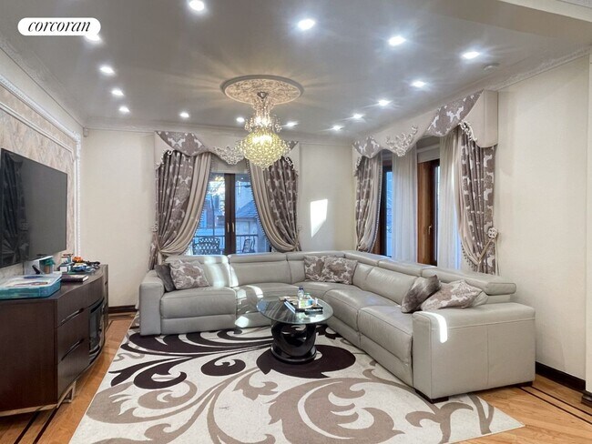 Foto del edificio - 1067 E 13th St