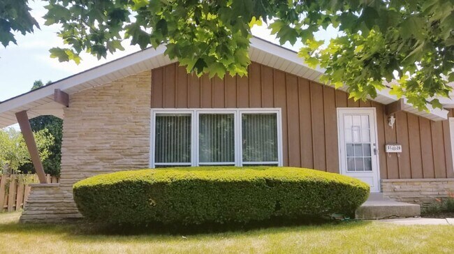 Foto del edificio - 5128 Maplewood Dr