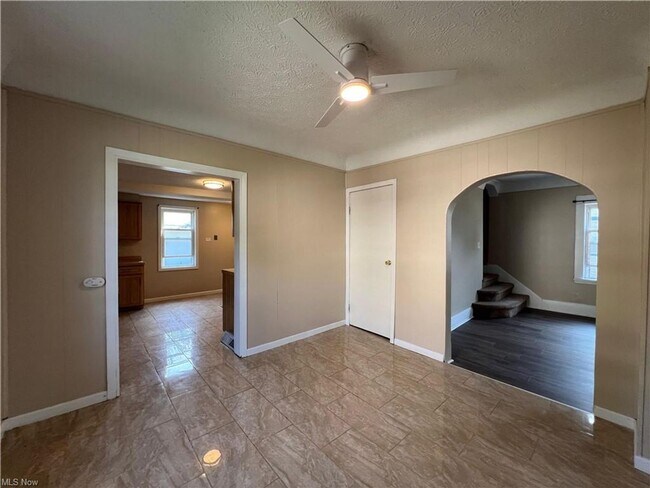 Foto del edificio - Inviting 3-Bedroom Rental with Natural Lig...