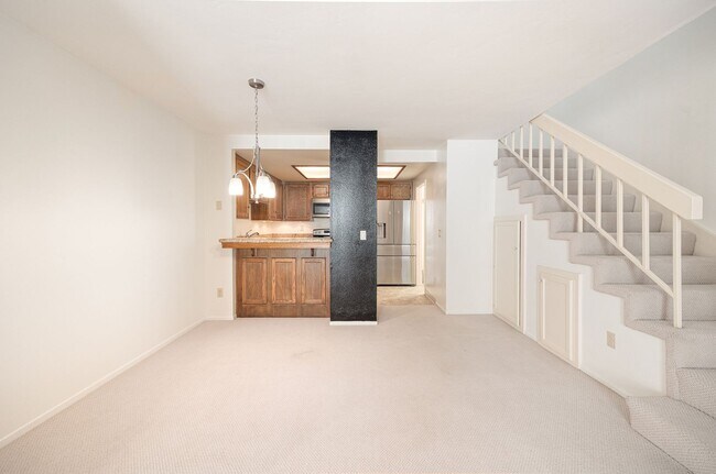 Building Photo - Beautiful large (914 sq feet) 1 bedroom no...