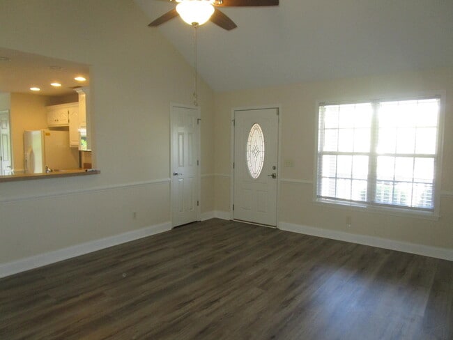 Building Photo - 3442 Beacon Dr