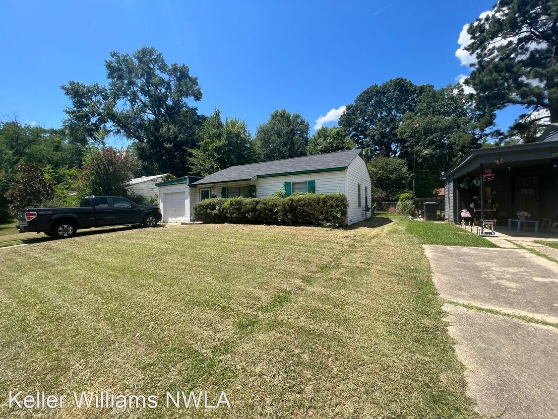 3 br, 1 bath House 2752 Rosemont 2752 House Rental in