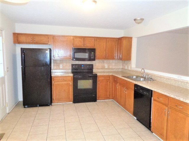 Building Photo - 302 Holland Ridge Dr