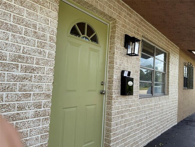 Foto del edificio - 602 NE 38th St