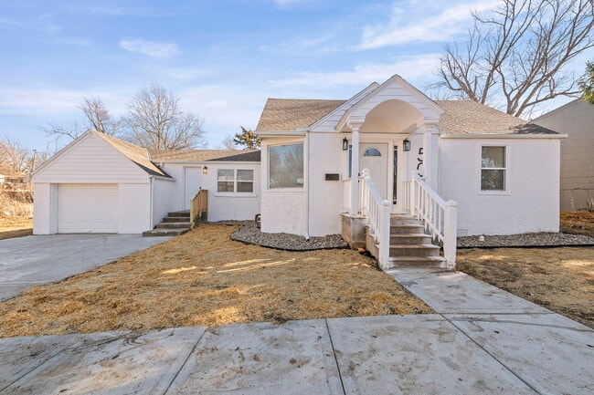 Building Photo - 5005 N Elmwood Ave