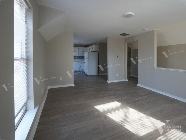 Building Photo - 320 S Florence Ave