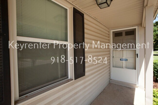 Foto del edificio - Stunning 2 Bed 1 Bath Home on Quiet Street: NO PETS!