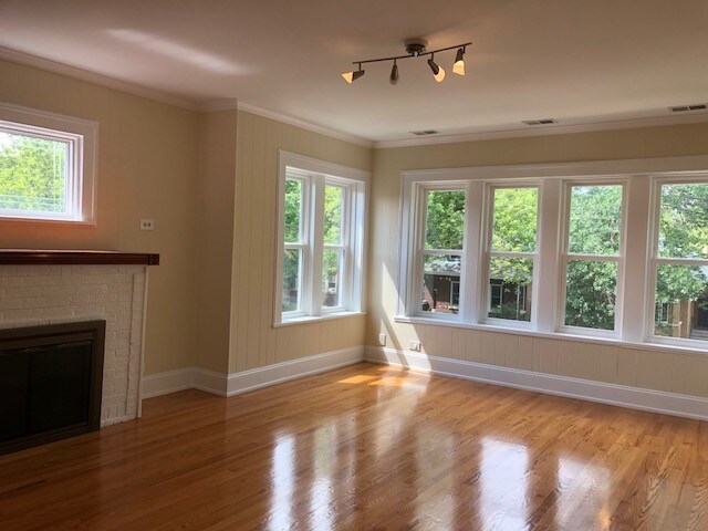 Primary Photo - 2615 W Farwell Ave