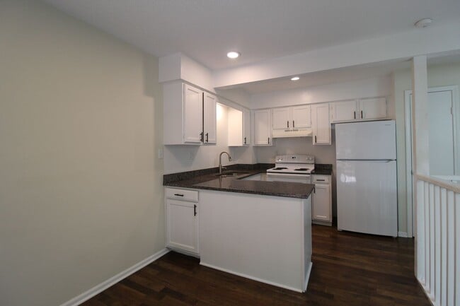 Building Photo - Fully Remodeled 2 Bedroom 1.5 Bath Duplex In Olathe