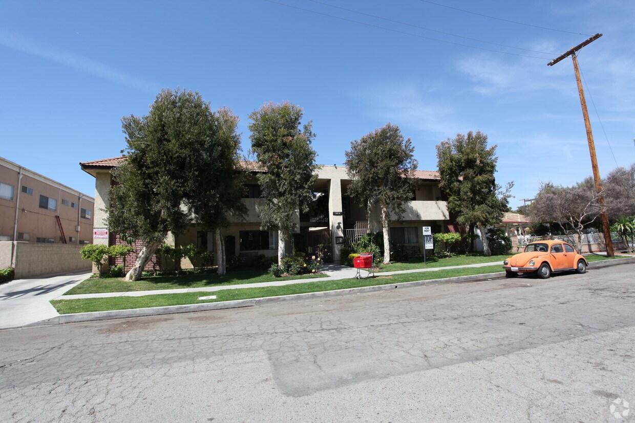 Building Photo - 6919 Remmet Ave