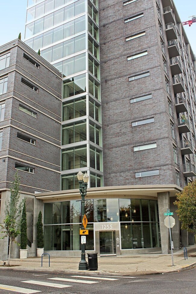 Foto del edificio - Luxurious 1+ Bedroom Pearl Loft at The Pin...