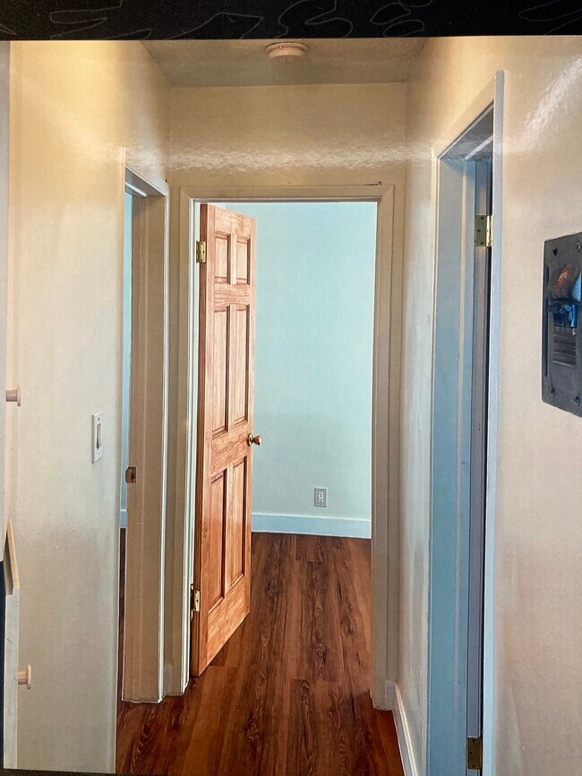 pasillo - 1636 S Westgate Ave
