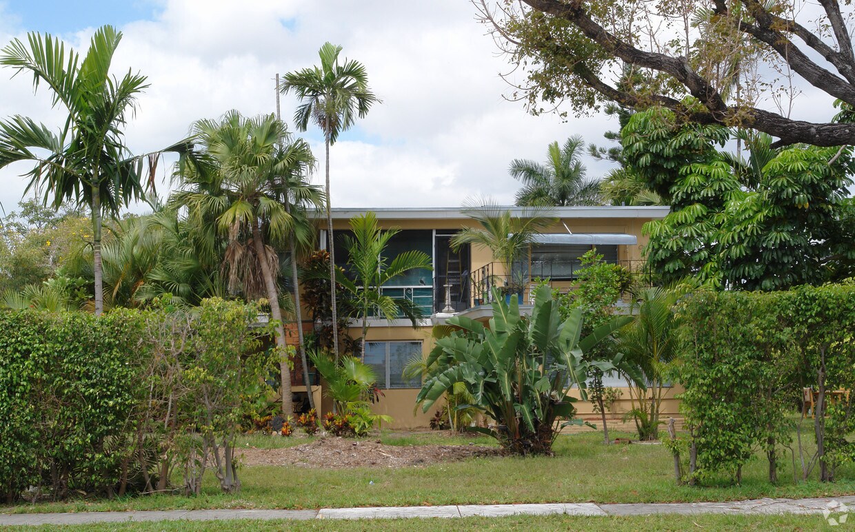 Foto del edificio - 1353 Bayview Dr