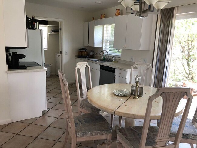 Foto del edificio - ** NAPLES PARK ** 2 BED / 1 BATH + GARAGE ...