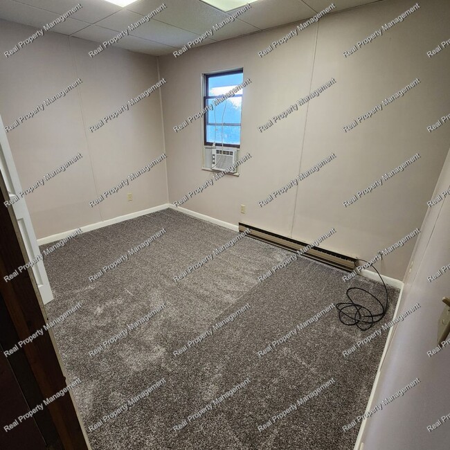 Foto del edificio - One Bedroom Second Floor Apartment