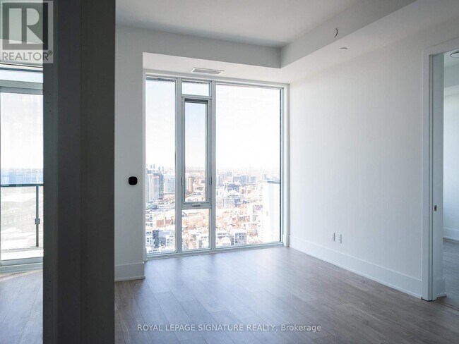 Photo du bâtiment - 470-3470 Front St W