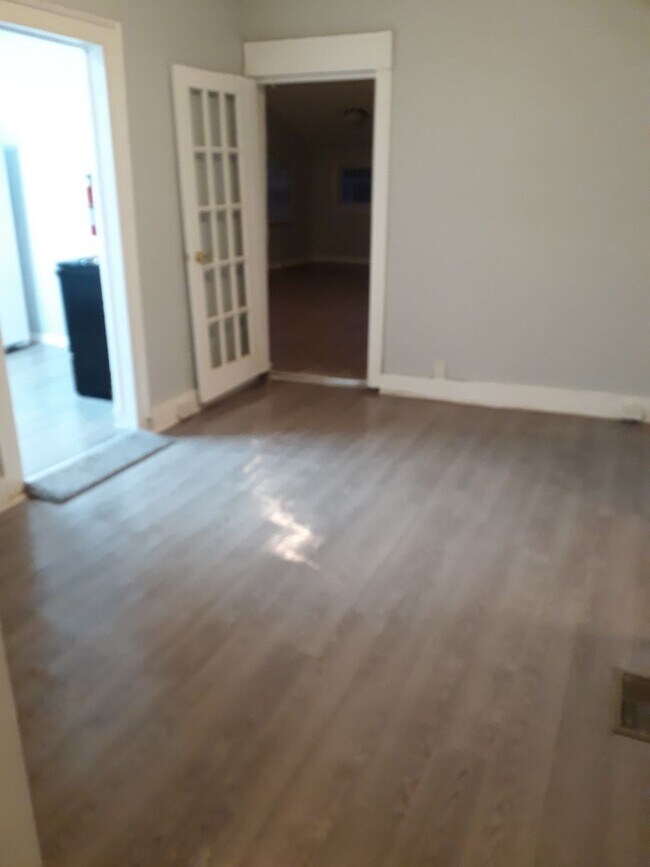 Foto del edificio - Contact Us About Move In Specials! Huge 2 ...