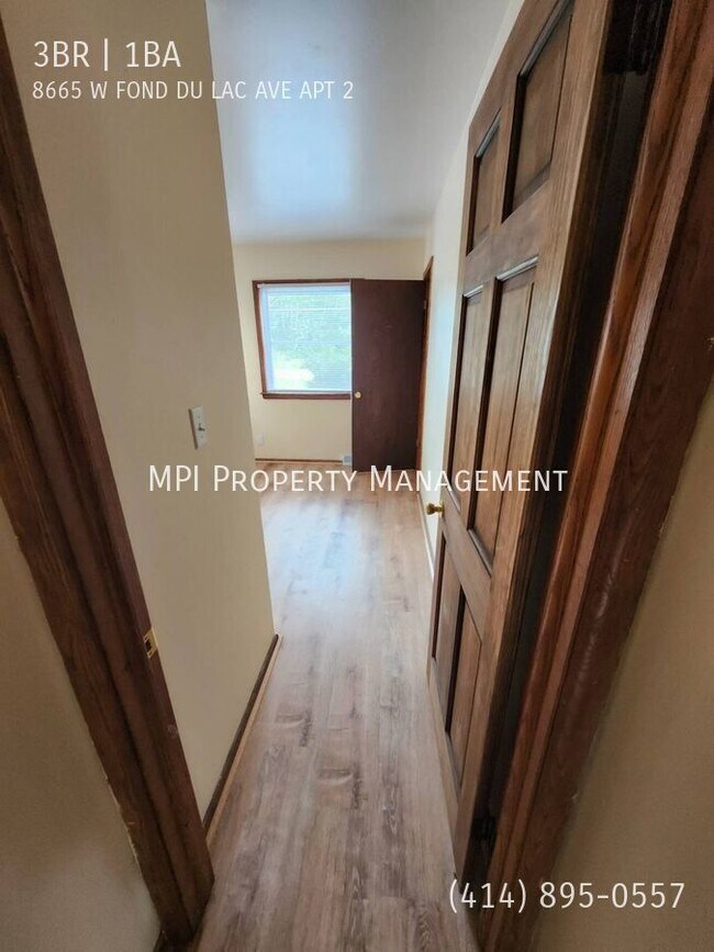 Foto del edificio - 8665 W Fond du Lac Ave