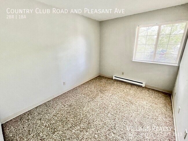 Building Photo - Roomy 2-bed w/ on-site laundry & playgroun...
