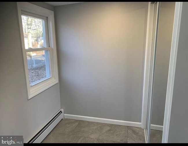 Building Photo - 67 Syringa St