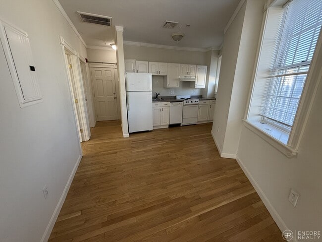 Foto del edificio - 4 Bishop Allen Dr