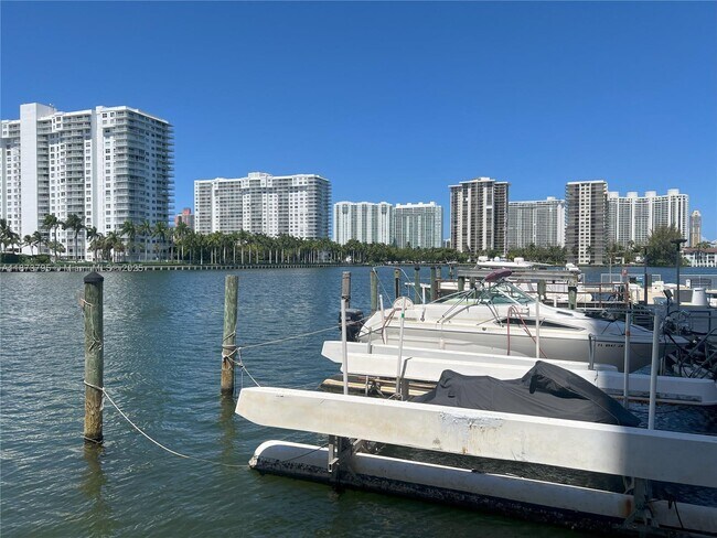 Foto del edificio - 18051 Biscayne Blvd