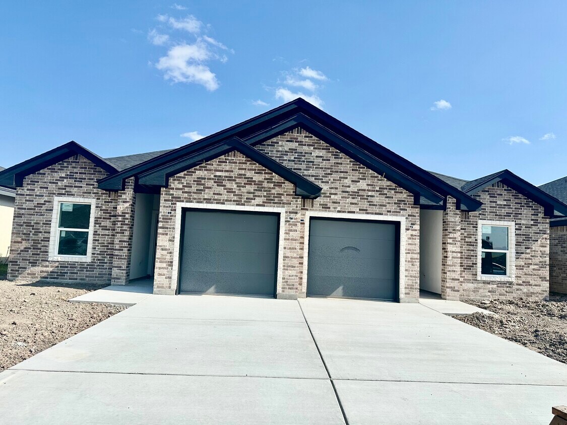 Foto principal - 1006 Escondido Ln E