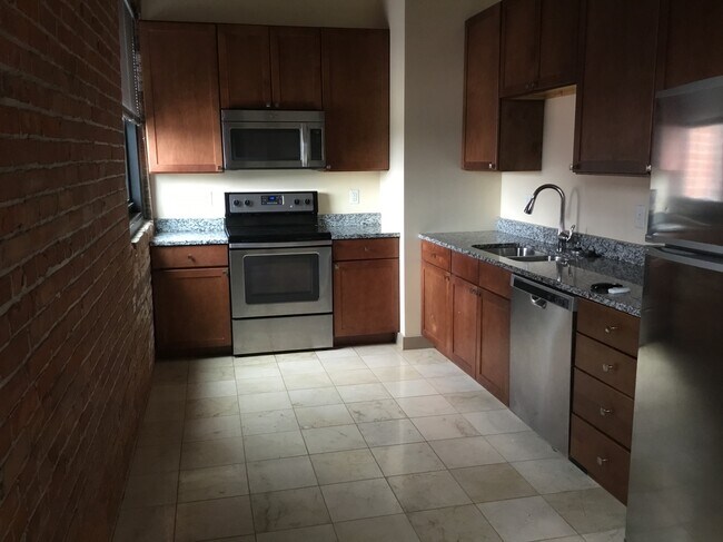Building Photo - 427 Pershing Ave
