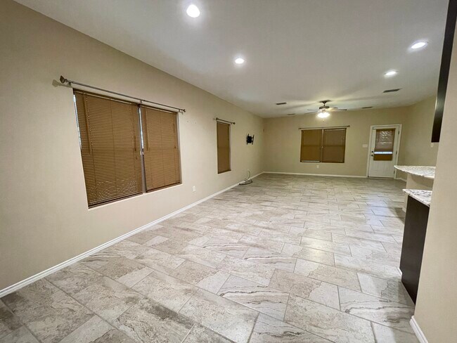 Building Photo - 711 Andalucia Dr