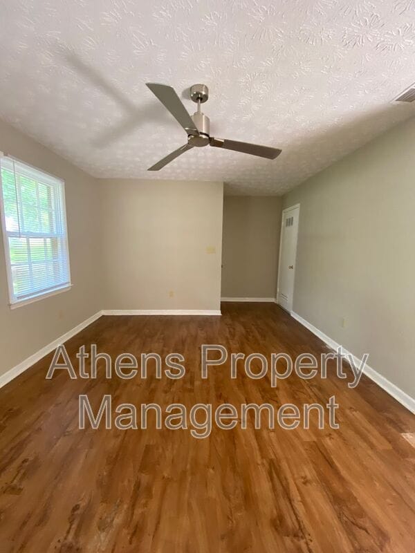 Building Photo - 313 Jockey Club Dr