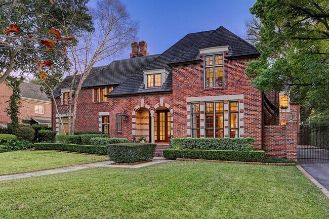 Building Photo - 2421 Brentwood Dr