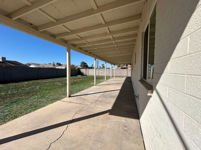 Foto del edificio - 301 W Olive Ave