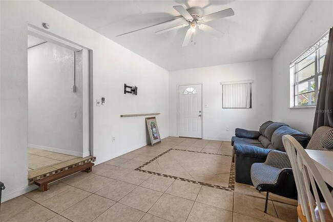Building Photo - Winterhaven Rental!