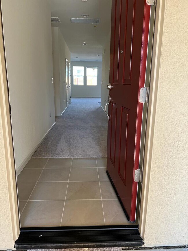 Entry - 890 Valencia St