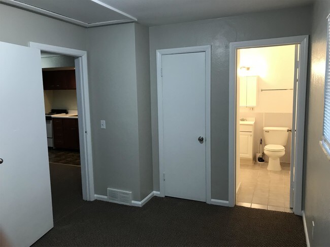 Foto del edificio - 1120 N Westwood Ave