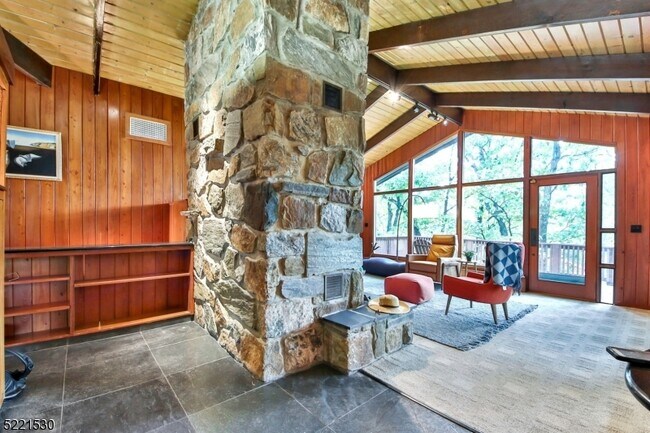 Building Photo - 628 Highland Ave
