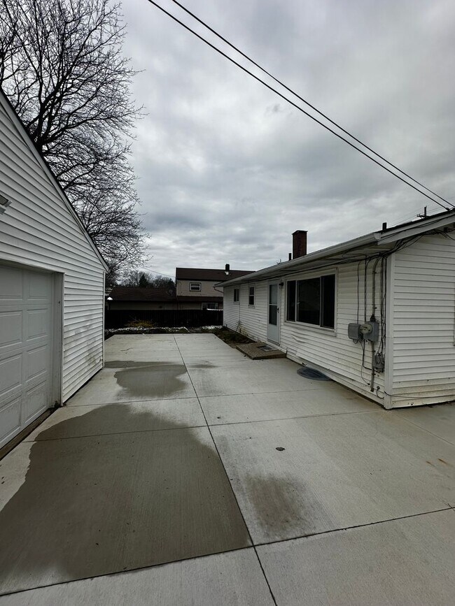Foto del edificio - Beautiful home 4 beds, 3 bathrooms. 2 car ...