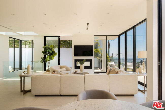 Foto del edificio - 1516 Forest Knoll Dr