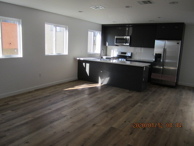 Primary Photo - 14124 Sylvan St