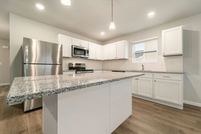 Building Photo - 2295 Richardson Ct
