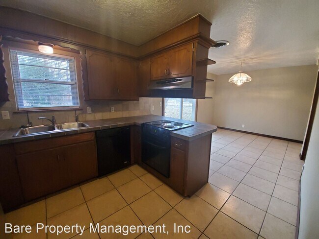Foto del edificio - 3 br, 1.5 bath House - 1221 Charleston Court