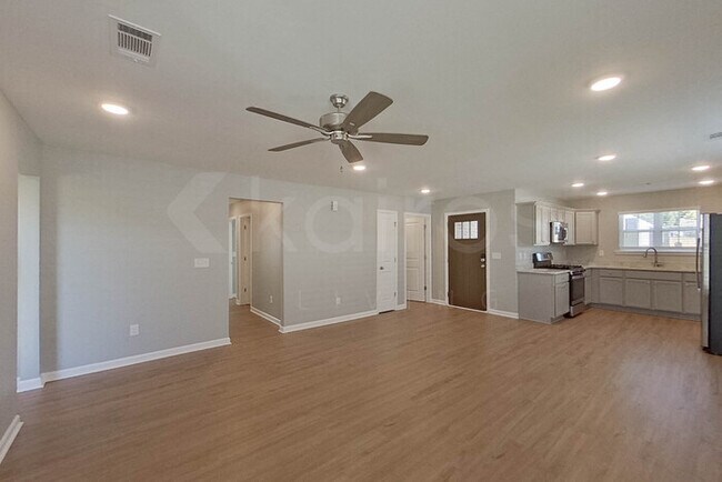 Foto del edificio - 133 Denise Dr