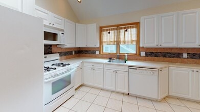 Building Photo - 60 Central Pky